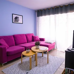 Two Bedroom Stylish Studio, 5 Minutes Walk From The Apartamento